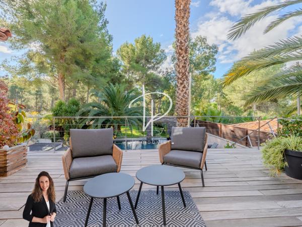 Rognac (13340) VILLA 8 pièces - 291 m2 - Piscine - Garage double