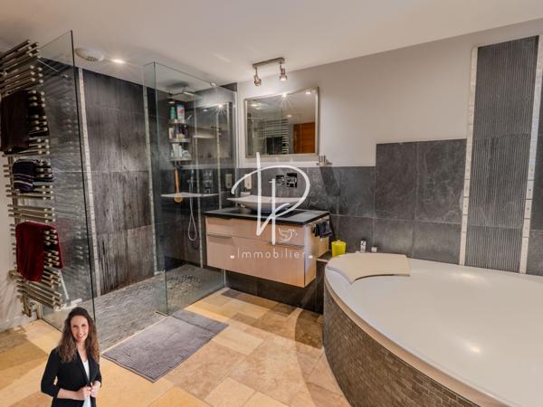 Rognac (13340) VILLA 8 pièces - 291 m2 - Piscine - Garage double