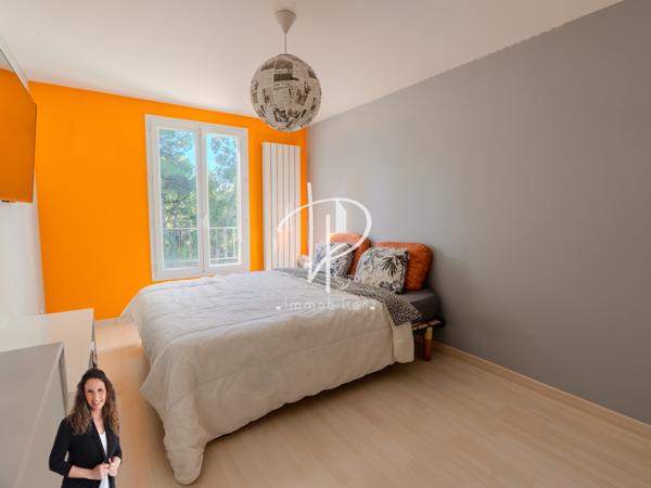 Rognac (13340) VILLA 8 pièces - 291 m2 - Piscine - Garage double