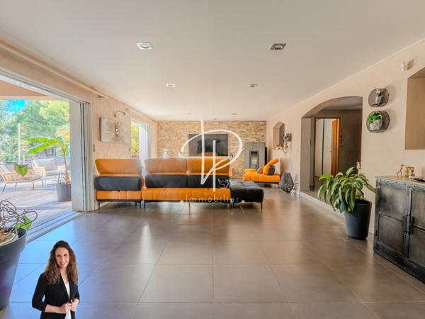 Rognac (13340) VILLA 8 pièces - 291 m2 - Piscine - Garage double