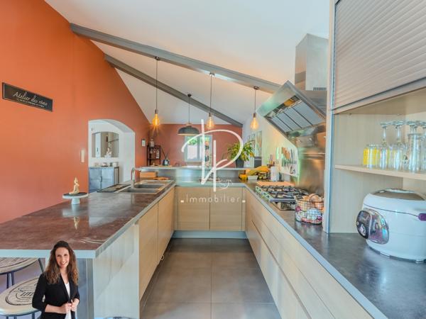 Rognac (13340) VILLA 8 pièces - 291 m2 - Piscine - Garage double