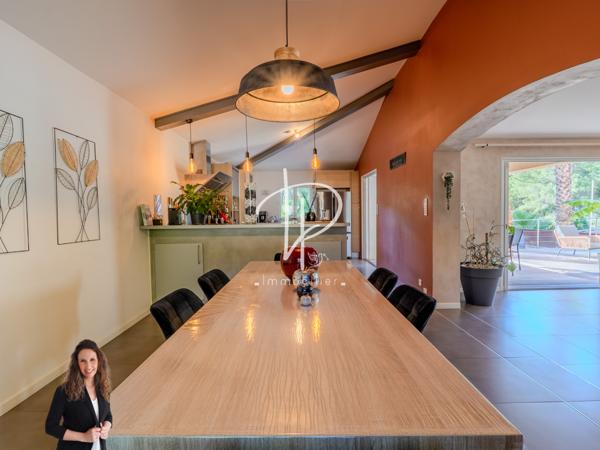 Rognac (13340) VILLA 8 pièces - 291 m2 - Piscine - Garage double