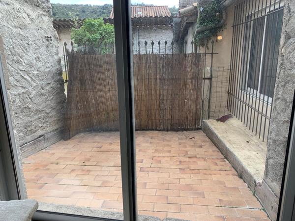 appartement rénové 3 chambres avec terrasse