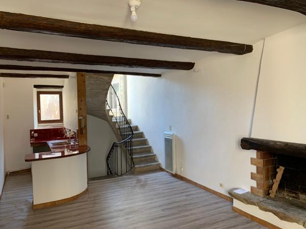 appartement rénové 3 chambres avec terrasse