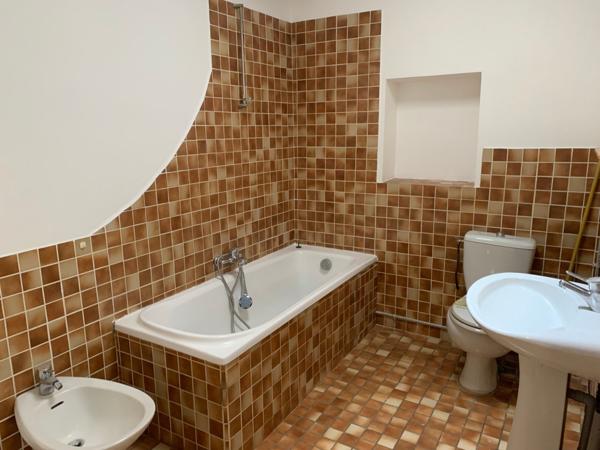 appartement rénové 3 chambres avec terrasse