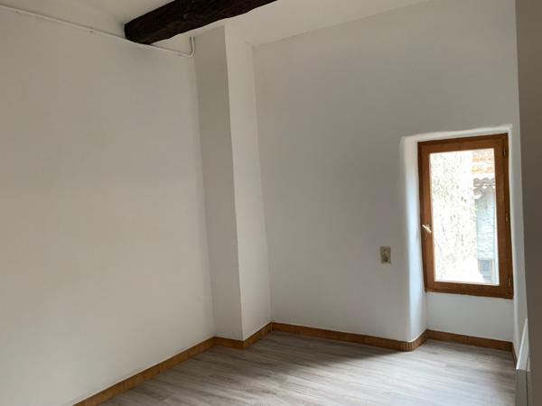 appartement rénové 3 chambres avec terrasse