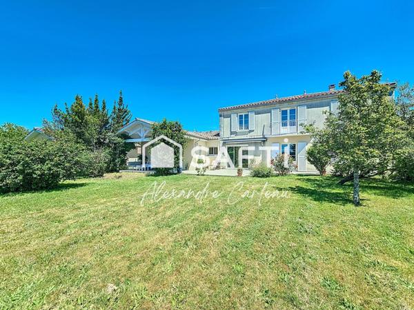 Maison au calme, 5 chambres, bureau, salle cinéma et double garage