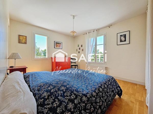 Maison au calme, 5 chambres, bureau, salle cinéma et double garage