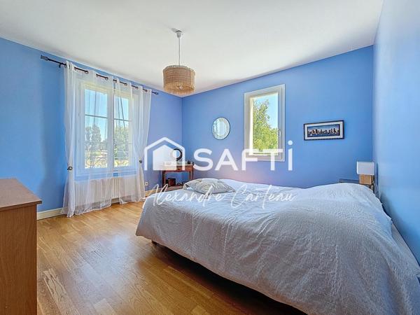 Maison au calme, 5 chambres, bureau, salle cinéma et double garage