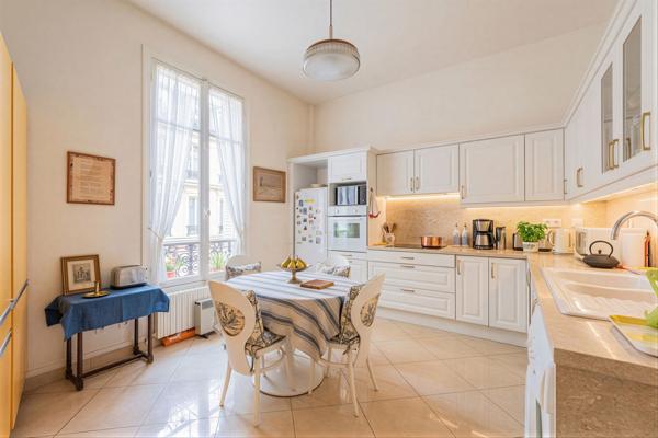 Appartement F7 à vendre  7 pièces - 240,42 m2 PARIS - 75006