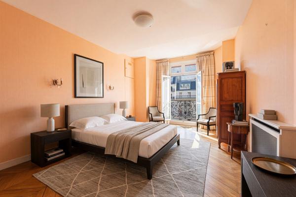 Appartement F7 à vendre  7 pièces - 240,42 m2 PARIS - 75006