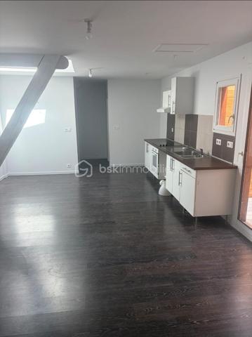 Cet immeuble de 6 appartements et un garage.
 4 appartements conventionnés par l'ANAH jusqu'à fin 2027.

1 immeuble : 1 studio (à louer environ 375€ par mois) NON CONVENTIONNÉ à remettre au goût du jour.
1 T3 déjà loué 383.83€ NON CONVENTIONNÉ, bon état.
1 T3 déjà loué 429.83€ CONVENTIONNÉ, bon état (travaux : 1 salle d'eau).

2ème immeuble : 

Trois T3 loués 376.25€, 421.81€, 475.73€ CONVENTIONNÉS.
Travaux à revoir (des Velux).
Ainsi qu'un garage loué 540€ NON CONVENTIONNÉ. 
Foncier 6350€
Bon secteur : Adresse rue de la republique 
Une visite ? Contactez-moi !