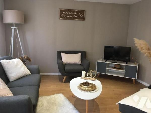 SPECIAL INVESTISSEUR au coeur du centre ville de BERGUES, immeuble de rapport mixte présente 
...