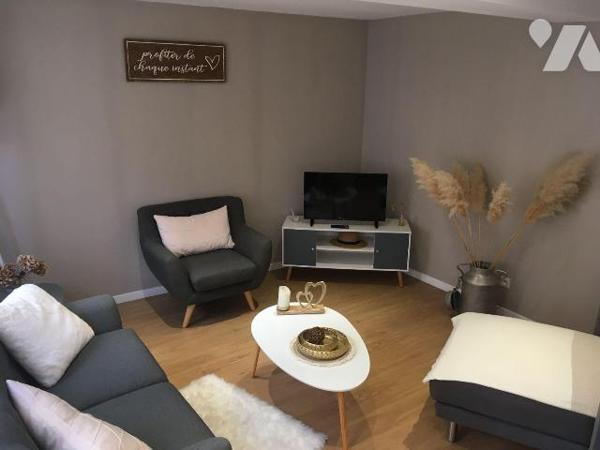 SPECIAL INVESTISSEUR au coeur du centre ville de BERGUES, immeuble de rapport mixte présente 
...