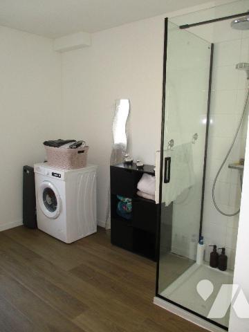 SPECIAL INVESTISSEUR au coeur du centre ville de BERGUES, immeuble de rapport mixte présente 
...