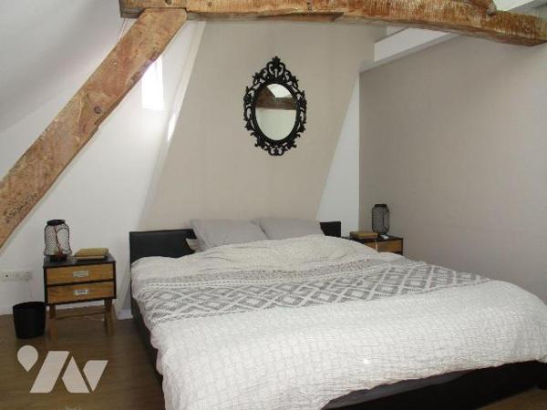 SPECIAL INVESTISSEUR au coeur du centre ville de BERGUES, immeuble de rapport mixte présente 
...