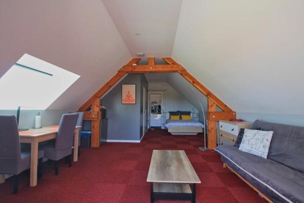 Belle longère récemment rénovée, avec de beaux volumes, sur un terrain de 2 hectares.