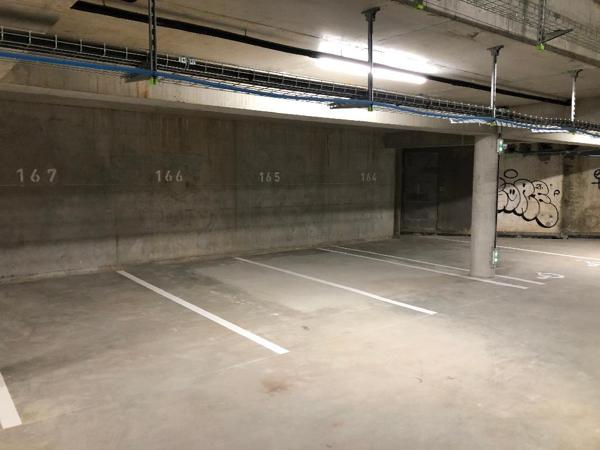 Parking  NANTES Saint-Donatien - 11.5 m2  73 Euros