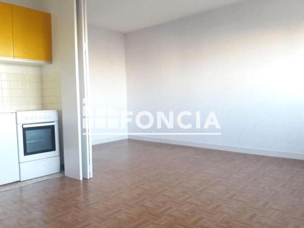 Location Studio 27.4 m² - BATIMENT C Tours 37000