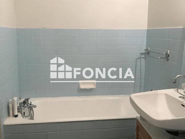 Location Studio 27.4 m² - BATIMENT C Tours 37000