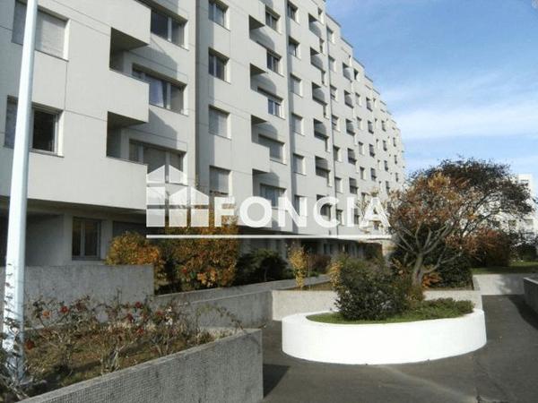 Location Studio 27.4 m² - BATIMENT C Tours 37000