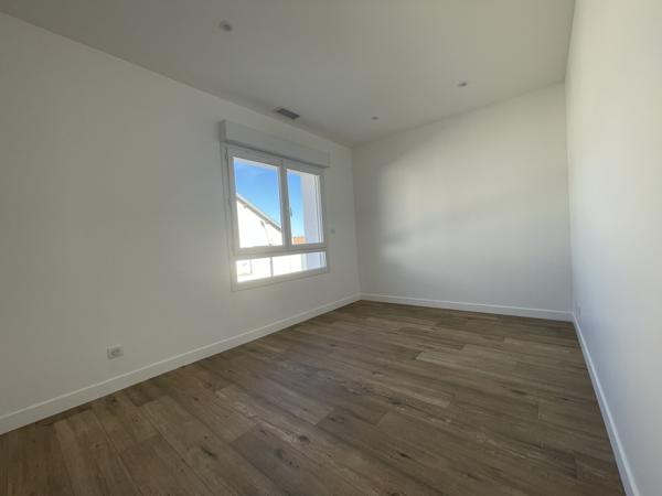 Maison
         5 pièces
        - 135 m² 265 000 € *