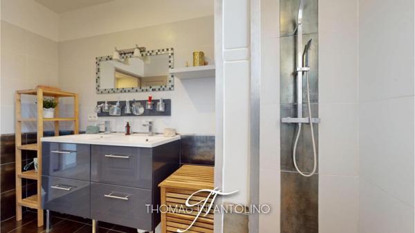 EN EXCLUSIVITE - 4 CHAMBRES - PANNEAUX SOLAIRES - THERMODYNAMIQUE - CLIMATISATION - GARAGE - PISCINE