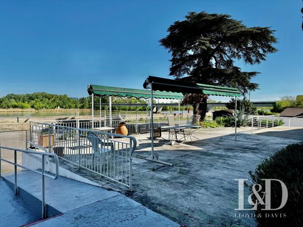 Ténement immobilier 800 m2 au bord du Rhône