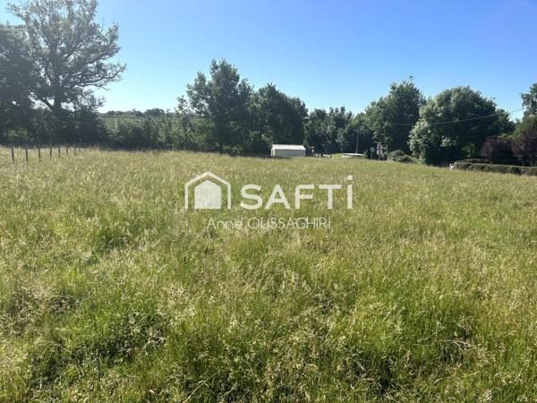 Terrain à bâtir de 1636m2, alliant tranquillité dans un environnement verdoyant et à proximité des commodités.