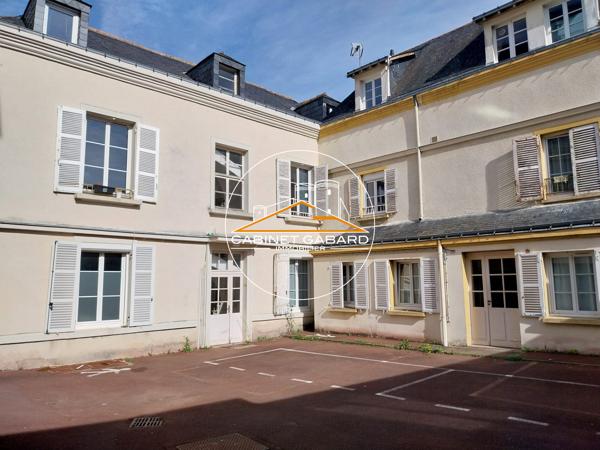 Grand studio meublé
