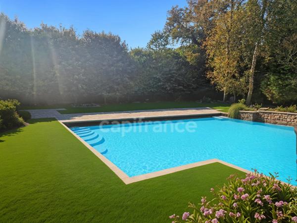 Maison de Caractère, Chambres d'Hôtes Clé en Main, Classe B, Entresol Loisirs & Garage,Propriété 5600m² Meublée, Sans Travaux!