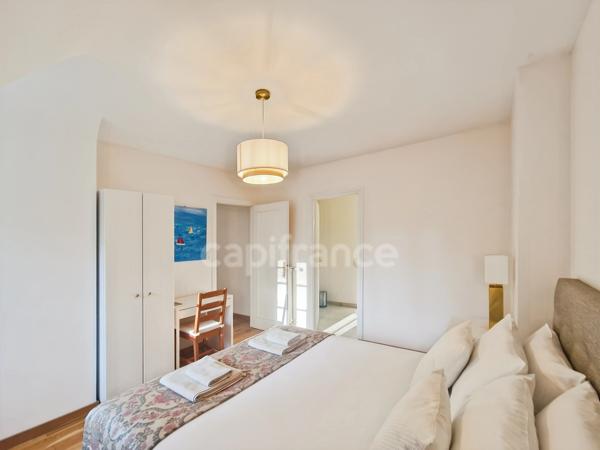 Maison de Caractère, Chambres d'Hôtes Clé en Main, Classe B, Entresol Loisirs & Garage,Propriété 5600m² Meublée, Sans Travaux!