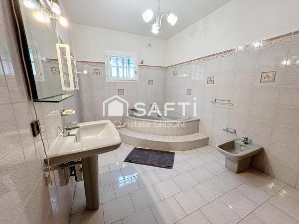 MAISON DE PLAIN-PIED À ALATA, SECTEUR TROVA .