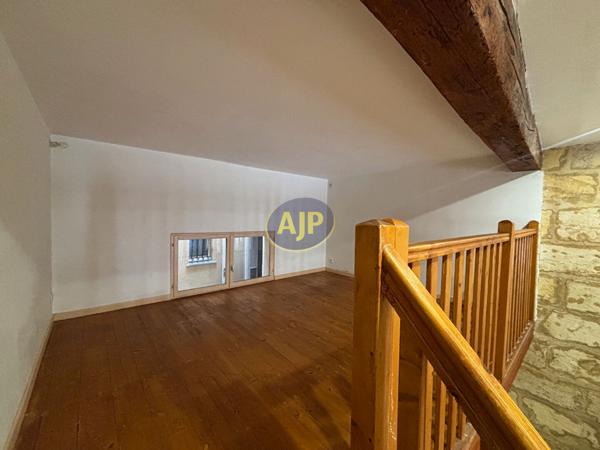 Appartement à louer Bordeaux : 2 pièces, 29m² avec 1 chambre(s) à 800€ - AJP Immobilier Bordeaux Saint-Augustin