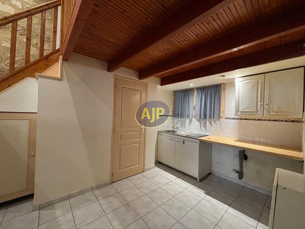 Appartement à louer Bordeaux : 2 pièces, 29m² avec 1 chambre(s) à 800€ - AJP Immobilier Bordeaux Saint-Augustin
