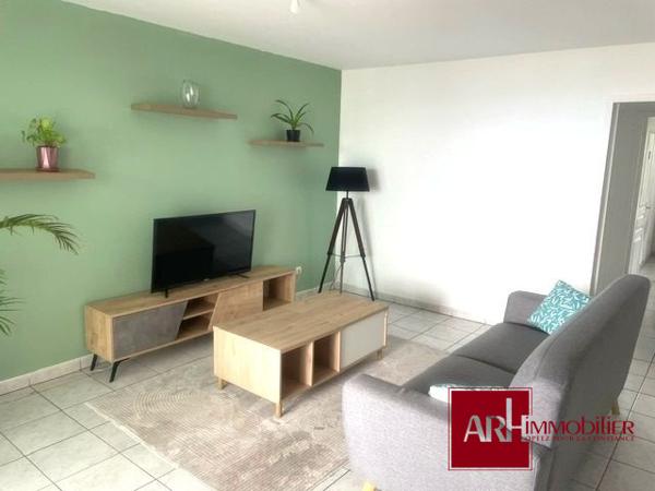 A LOUER - ST DENIS - APPT F4 MEUBLÉ AVEC VUE OCÉAN