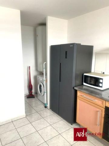 A LOUER - ST DENIS - APPT F4 MEUBLÉ AVEC VUE OCÉAN