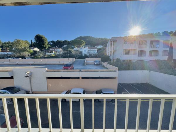 Saint-Cyr-sur-Mer (83270) Studio avec balcon – Dernier étage – Proche plages et port