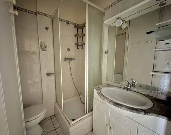 Saint-Cyr-sur-Mer (83270) Studio avec balcon – Dernier étage – Proche plages et port