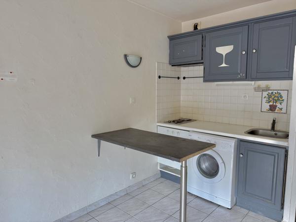 Saint-Cyr-sur-Mer (83270) Studio avec balcon – Dernier étage – Proche plages et port