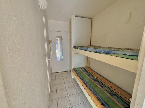 Saint-Cyr-sur-Mer (83270) Studio avec balcon – Dernier étage – Proche plages et port