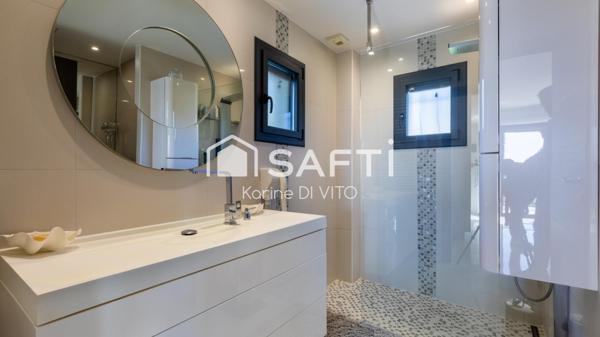 Vue mer - Au calme - Piscine - Boulodrome - Garage et stationnement