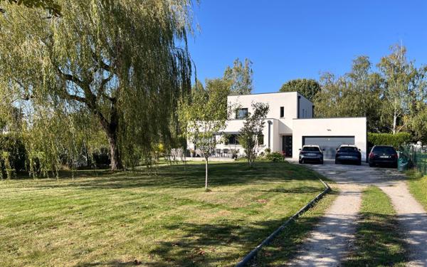 Maison à vendre    6 pièces •  Saint-Denis-en-Val