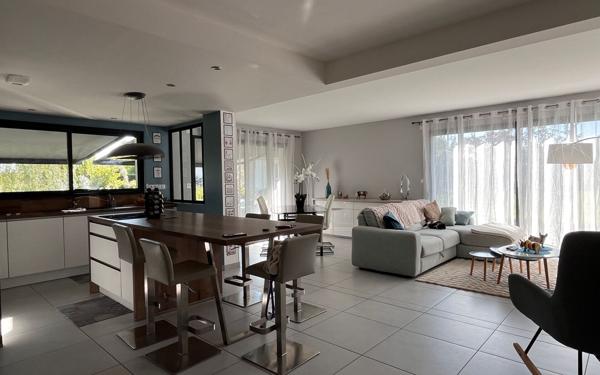 Maison à vendre    6 pièces •  Saint-Denis-en-Val