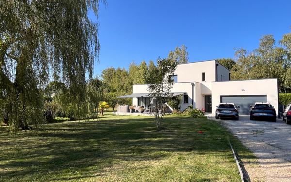 Maison à vendre    6 pièces •  Saint-Denis-en-Val