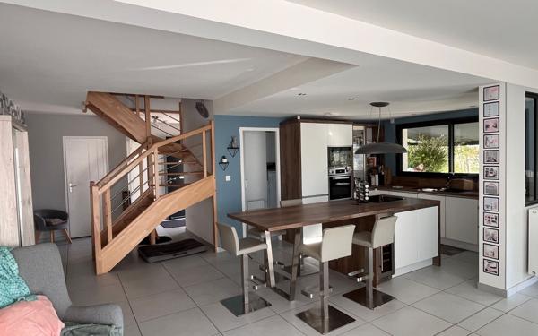 Maison à vendre    6 pièces •  Saint-Denis-en-Val