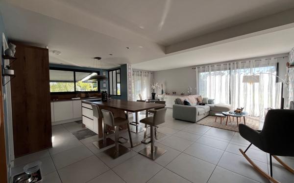 Maison à vendre    6 pièces •  Saint-Denis-en-Val