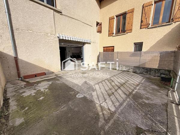 A Morette, maison mitoyenne de 137m² habitables.