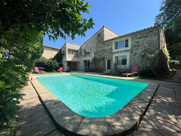 Drôme, Loriol-sur-Drôme : Deux habitations, une piscine, un potentiel exceptionnel