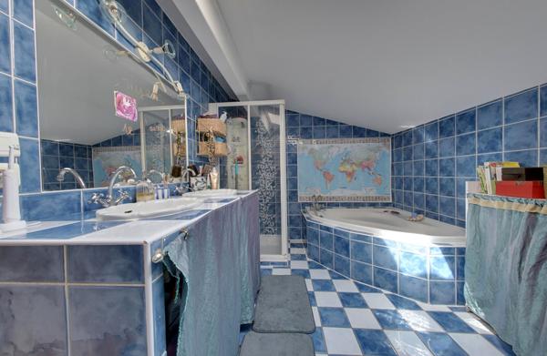Drôme, Loriol-sur-Drôme : Deux habitations, une piscine, un potentiel exceptionnel